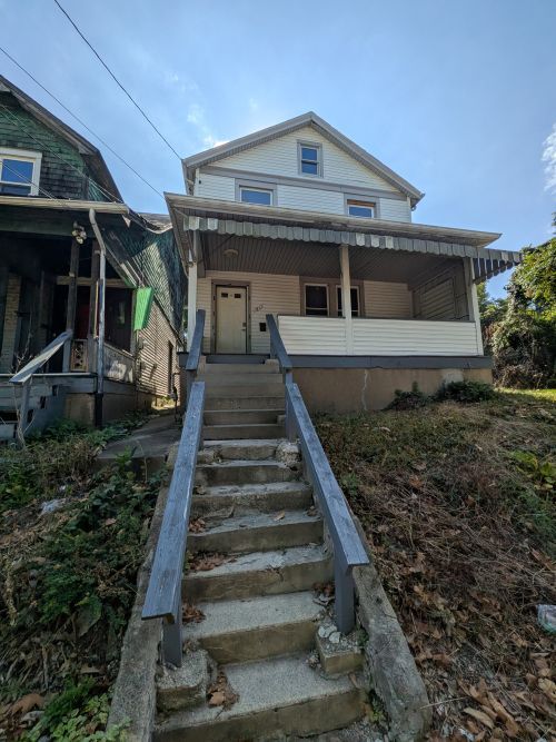 Building Photo - 1813 Converse St