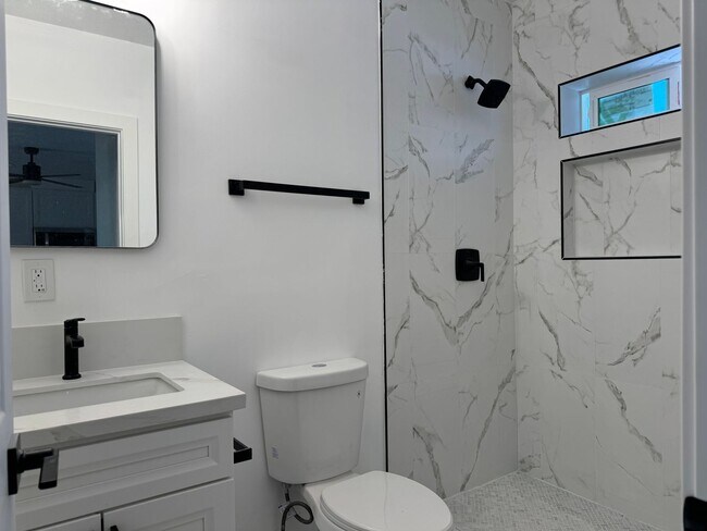 Building Photo - Newly Build 1 Bedroom Apartment ADU - Mira...