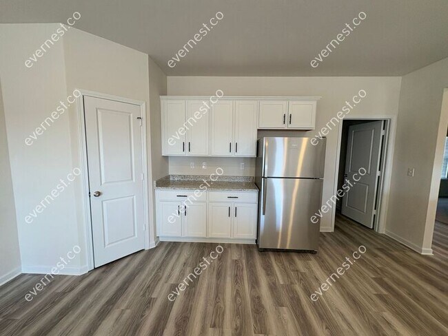 Building Photo - 1005 Claas Wy