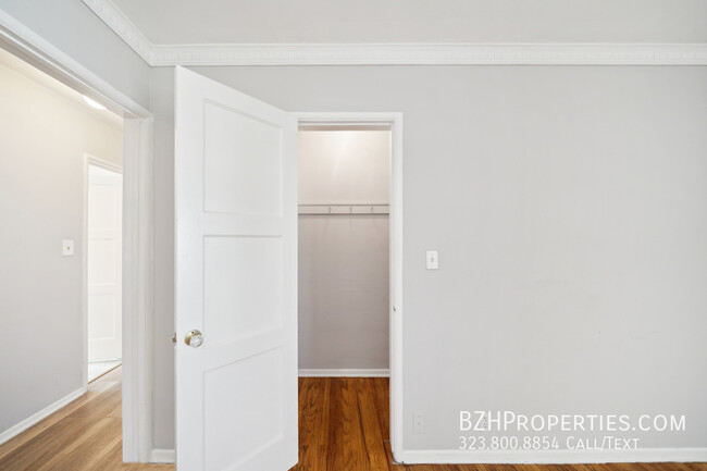 Building Photo - 4951 Cahuenga Blvd