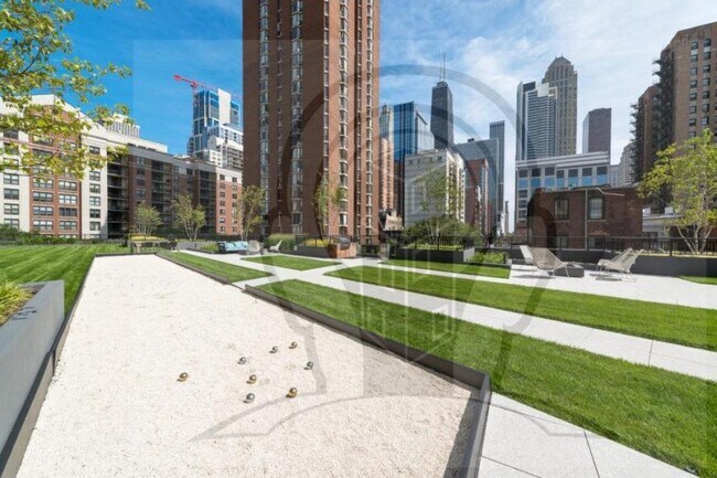Building Photo - 0 bedroom in CHICAGO IL 60610