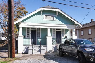 Building Photo - 812-814 Homer St