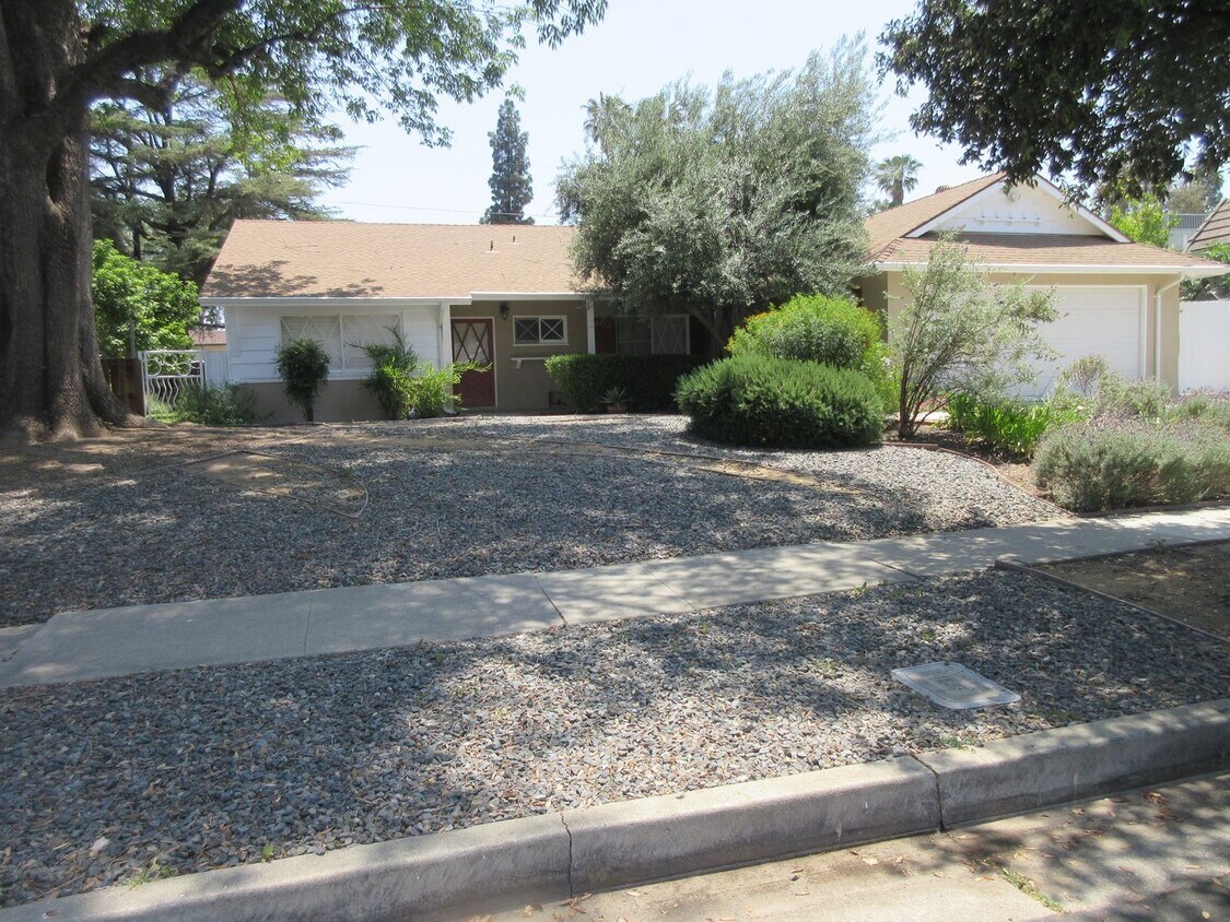 Foto principal - Beautiful Porter Ranch 3 Bedroom home on B...
