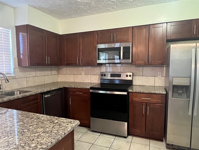 Foto del edificio - 2406 Ridge Hollow Dr