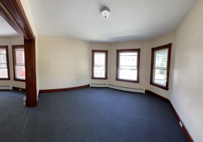 Building Photo - 9 Hickok Pl