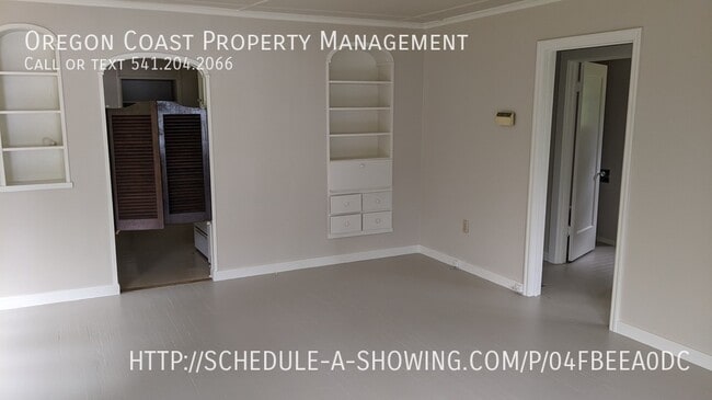 Building Photo - 4931 NE I Ave