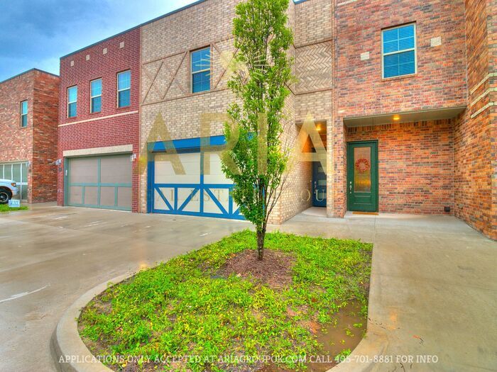 Primary Photo - West Norman Urban Contemporary 3 Bed/2.5 B...