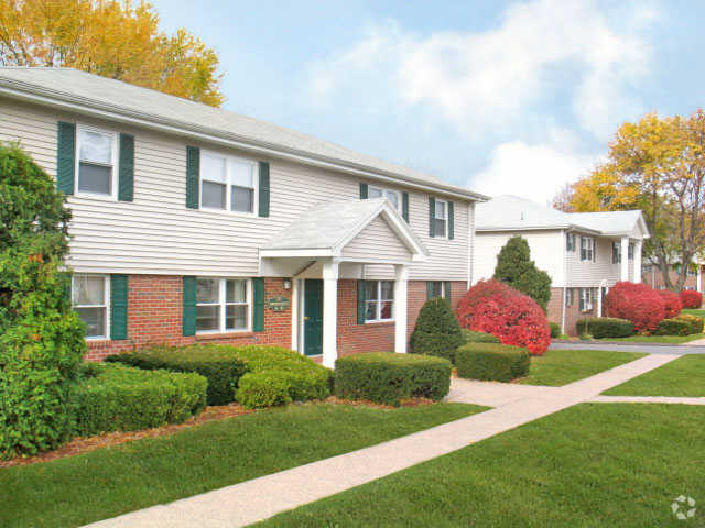 Griswold Garden Apartments - Glastonbury, CT | Apartments.com