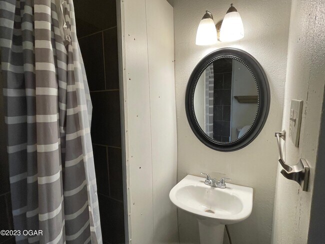 Foto del edificio - 414 W Junge Blvd