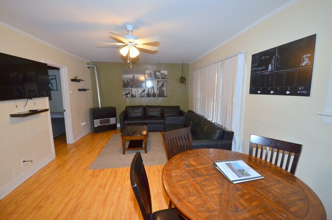 Building Photo - 1529 N Bronson Ave