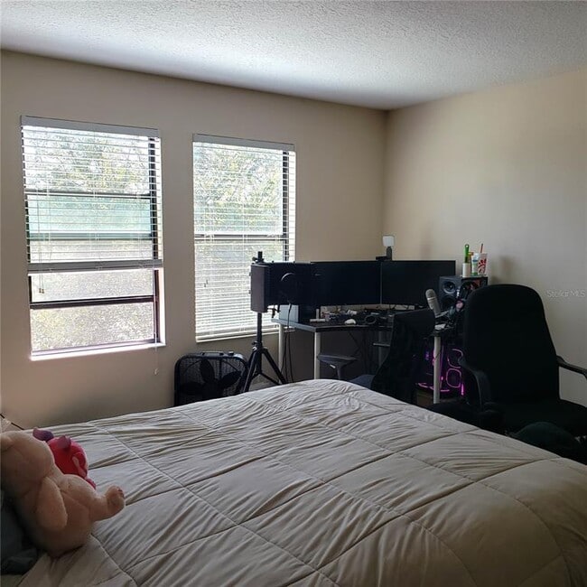 Building Photo - 2020 Leather Fern Dr