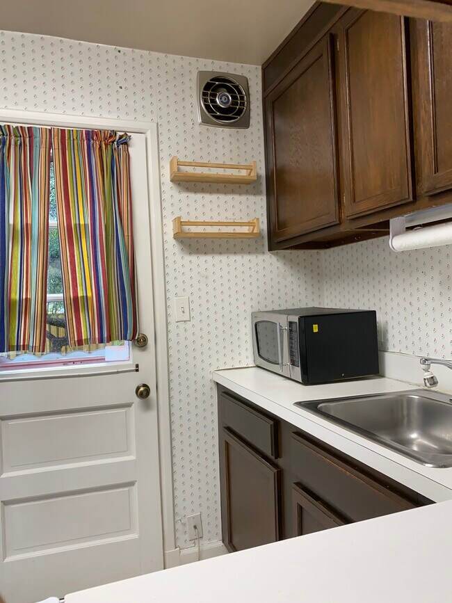 Kitchen - 3441 S Stafford St