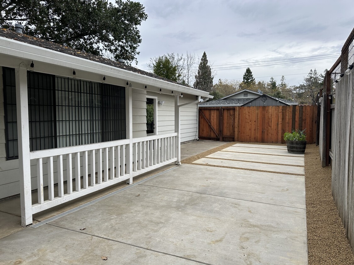 Foto principal - 6765 Yount St