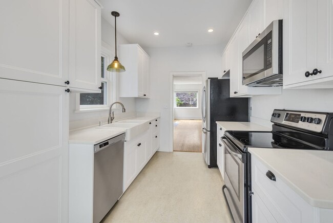 Foto del edificio - Charming 1906 Craftsman in Fremont — 3 Beds, Walk to Shops & Parks