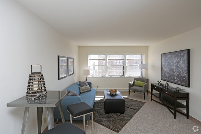 Interior Photo - Royal Plaza Apartments