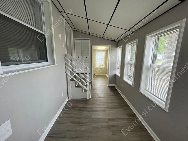 Foto del edificio - 9101 Hugh St