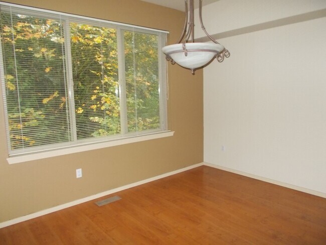Foto del edificio - Gorgeous 3BR 2.5BA Issaquah Town Home Avai...
