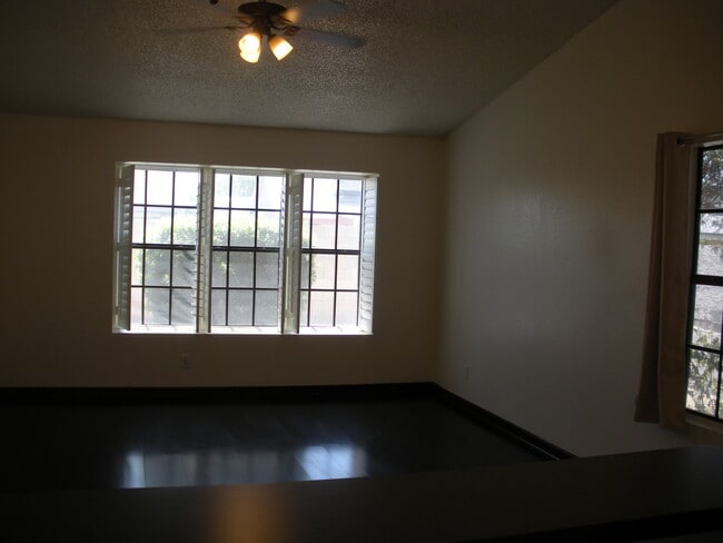 Building Photo - 6611 W Jamaica Dr