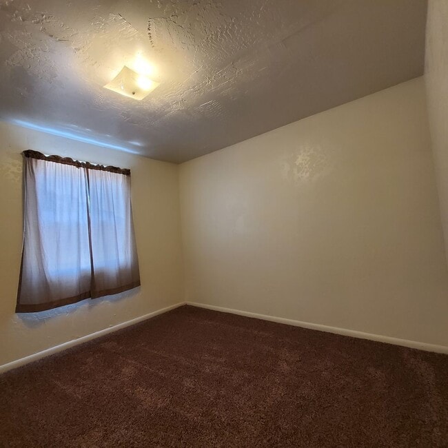 Building Photo - Cozy 2 Bed, 1 Bath Home close to Burkhart ...
