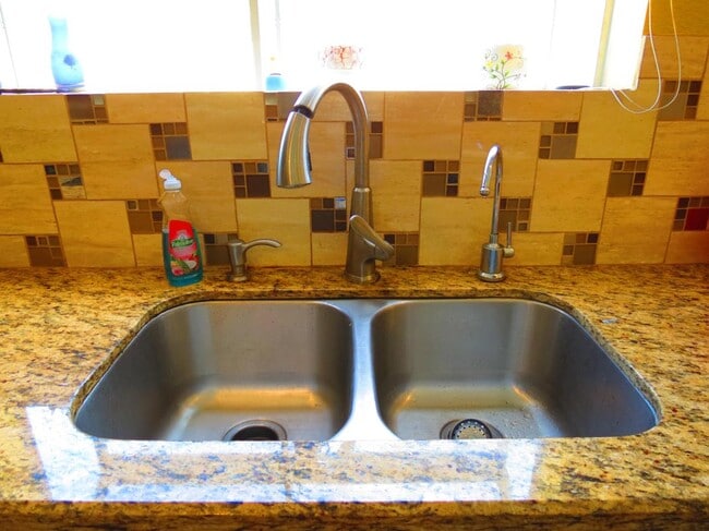 Building Photo - 4122 E Windsong Dr