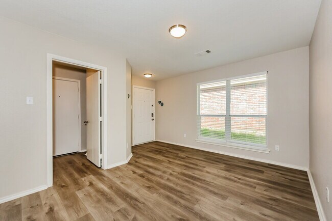 Building Photo - 3037 San Martin Dr