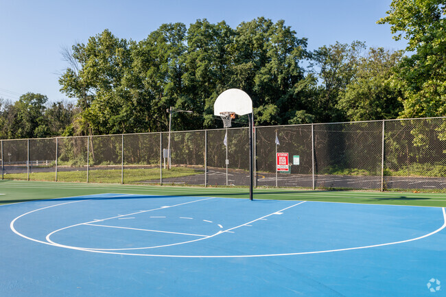 Basketball Court - Creekside Apartments