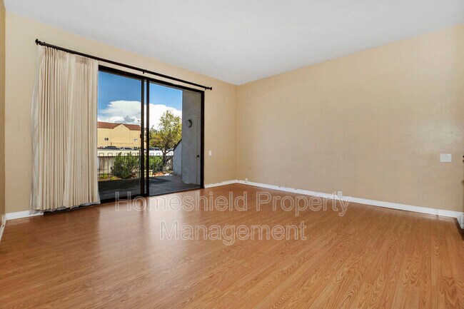 Foto del edificio - 8310 Regents Rd