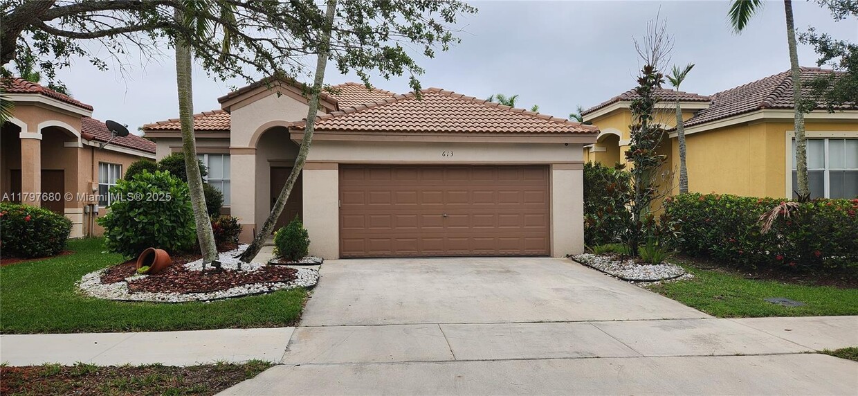 Foto principal - 613 Bald Cypress Rd