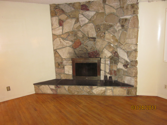 Building Photo - 531 S Flower St