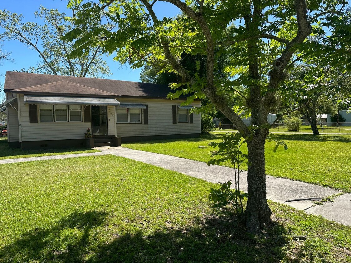 9406 Crystal Springs Rd, Jacksonville, FL 32221 House Rental in