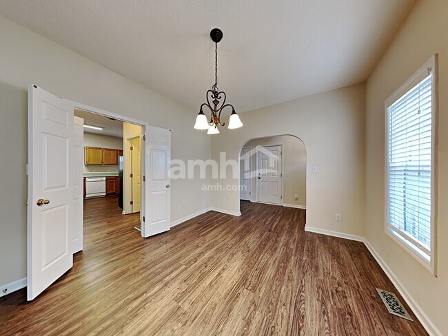 Building Photo - 2417 Appalachian Dr