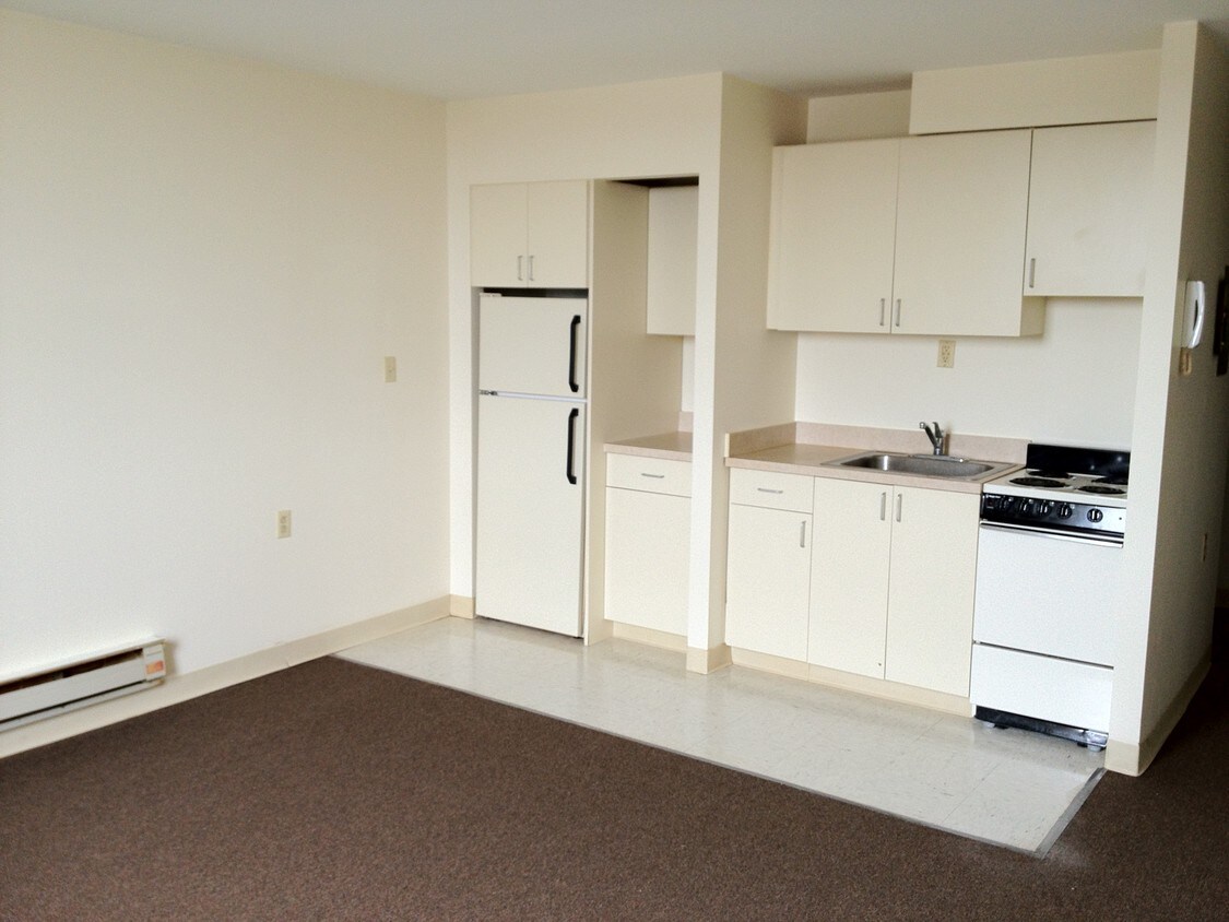 110 N Genesee St, Utica, NY 13502 110 N Genesee St Utica, NY