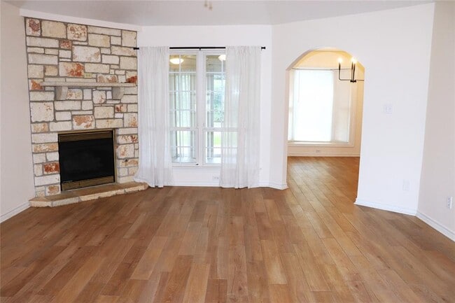 Building Photo - 211 Fox Crossing