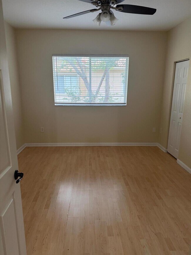 Foto del edificio - 8839 S Isles Cir