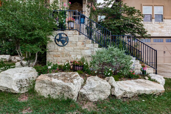 Building Photo - 308 Enchanted Hilltop Way