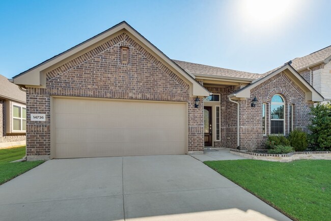 Building Photo - Come view this beautiful Ft. Worth home!