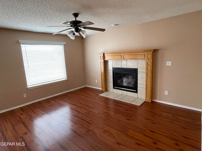 Building Photo - 452 Emerald Pass Ave