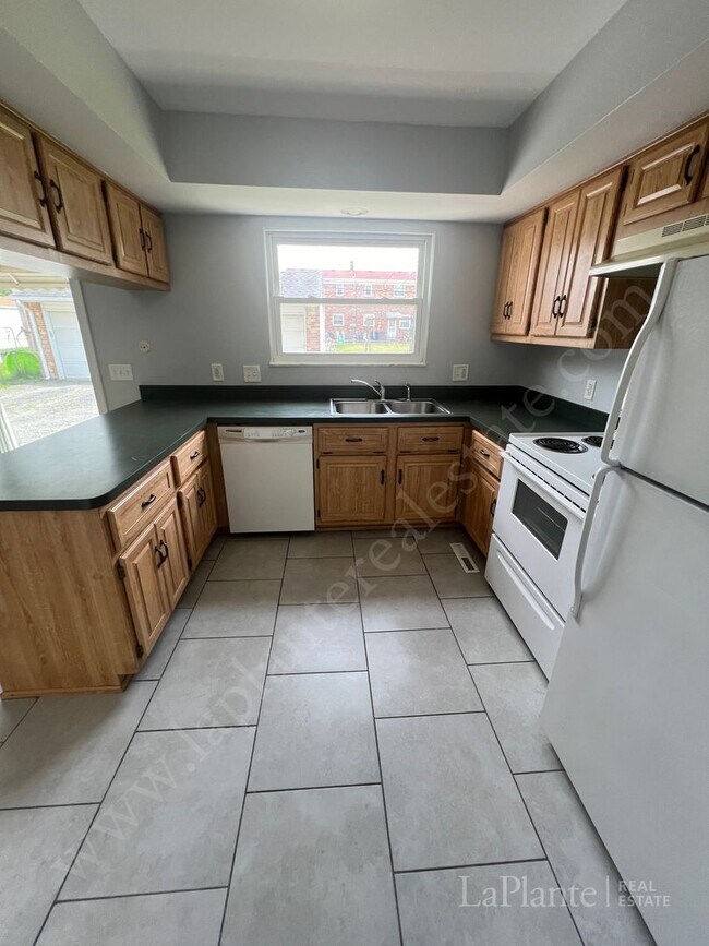 Foto del edificio - 745 Gribbin Ln.