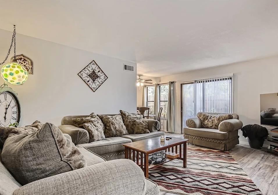 Primary Photo - 9026 Sawtooth Ln