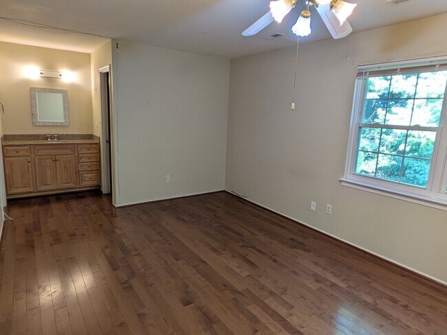 Building Photo - 11507 Sullnick Way