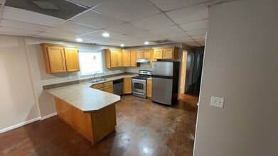 Building Photo - 147 Eureka Dr
