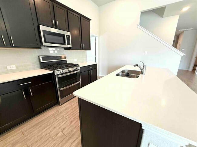 Foto del edificio - 301 Bright Star Ln