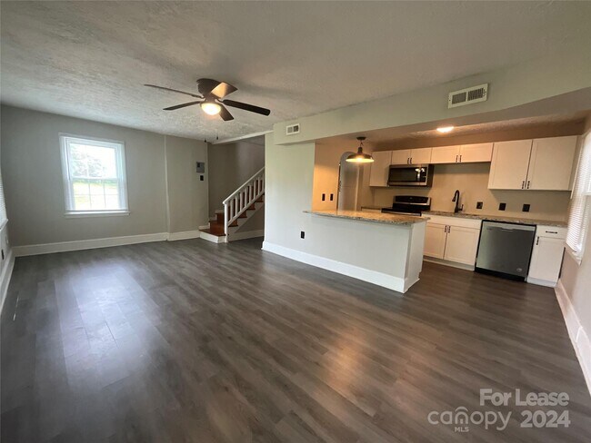 Building Photo - 3905 Freedom Dr