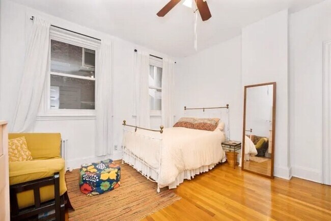 Foto del edificio - 466 Park Dr