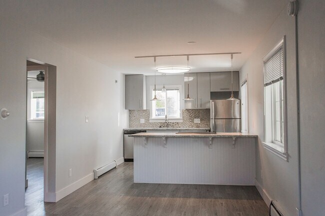Foto del edificio - Immaculate Fully Renovated 2 bed/1 bath!