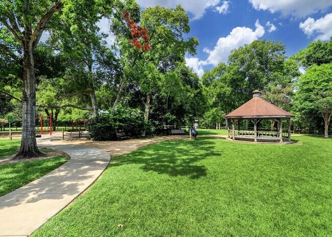 Foto del edificio - 7933 Woodway Dr