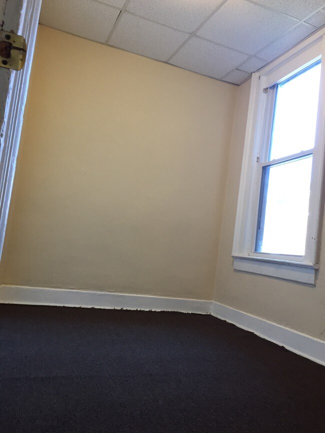 Building Photo - 313 19th Street - 2nd floor east