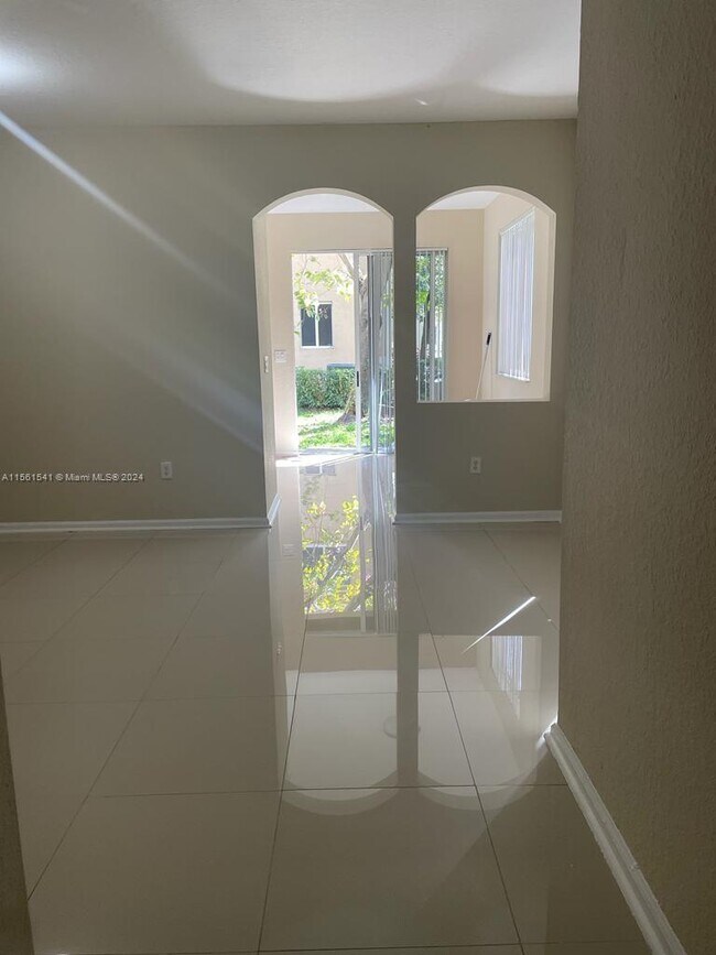 Foto del edificio - 21207 NW 14th Pl