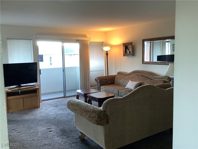 Building Photo - 682 Oakmont Ave