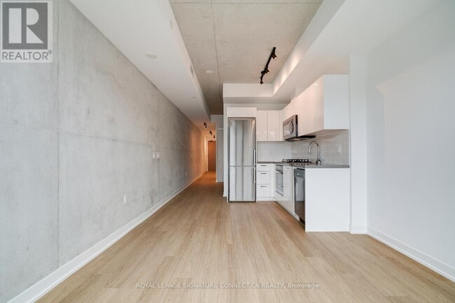 Building Photo - 195 McCaul St